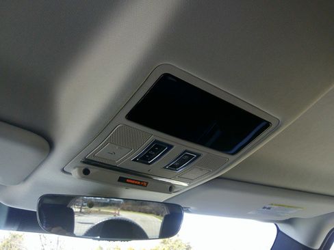 Used 2023 Land Rover Defender 110 S image 77