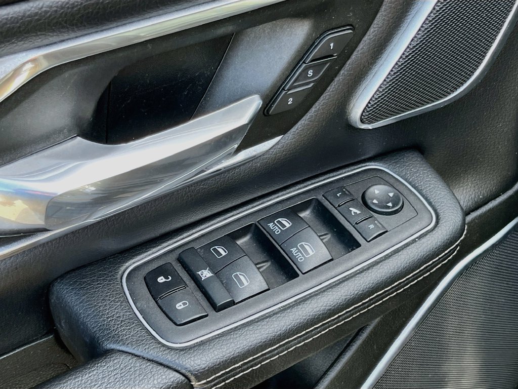Used 2023 RAM 1500 Laramie AWD/4WD image 18
