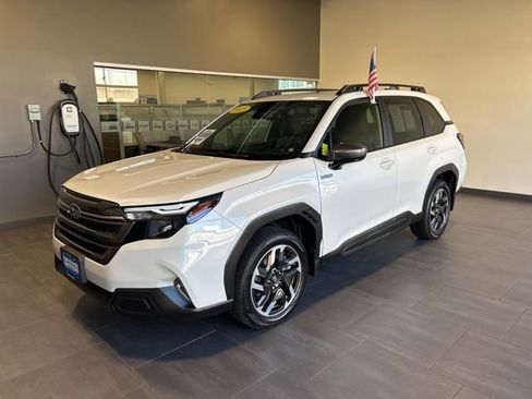Used 2025 Subaru Forester Premium image 27