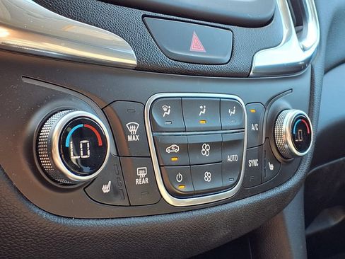 Used 2019 Chevrolet Equinox LT FWD image 27