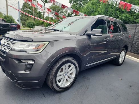 Used 2018 Ford Explorer XLT w/ Equipment Group 202A AWD/4WD image 10