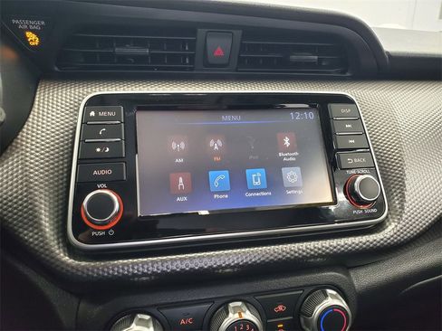 Used 2020 Nissan Kicks S image 17