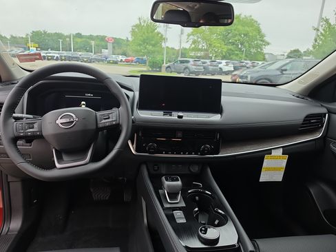 New 2026 Nissan Rogue Platinum AWD/4WD image 3