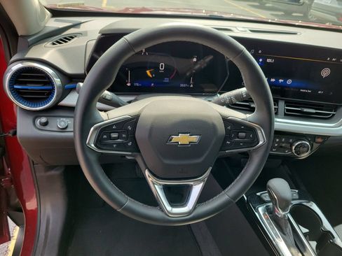 Used 2025 Chevrolet Trax LT w/ Driver Confidence Package FWD image 26