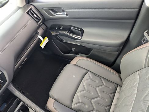 New 2026 Nissan Pathfinder Platinum FWD image 21