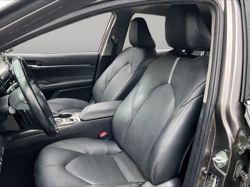 Used 2021 Toyota Camry XSE FWD image 7