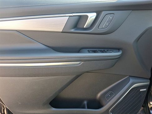 Certified 2025 Buick Enclave Preferred image 11