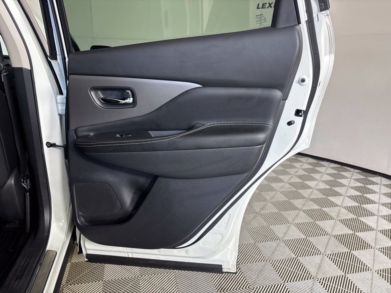 Used 2024 Nissan Murano SL FWD image 32