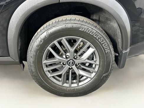 Used 2023 Nissan Rogue S image 11