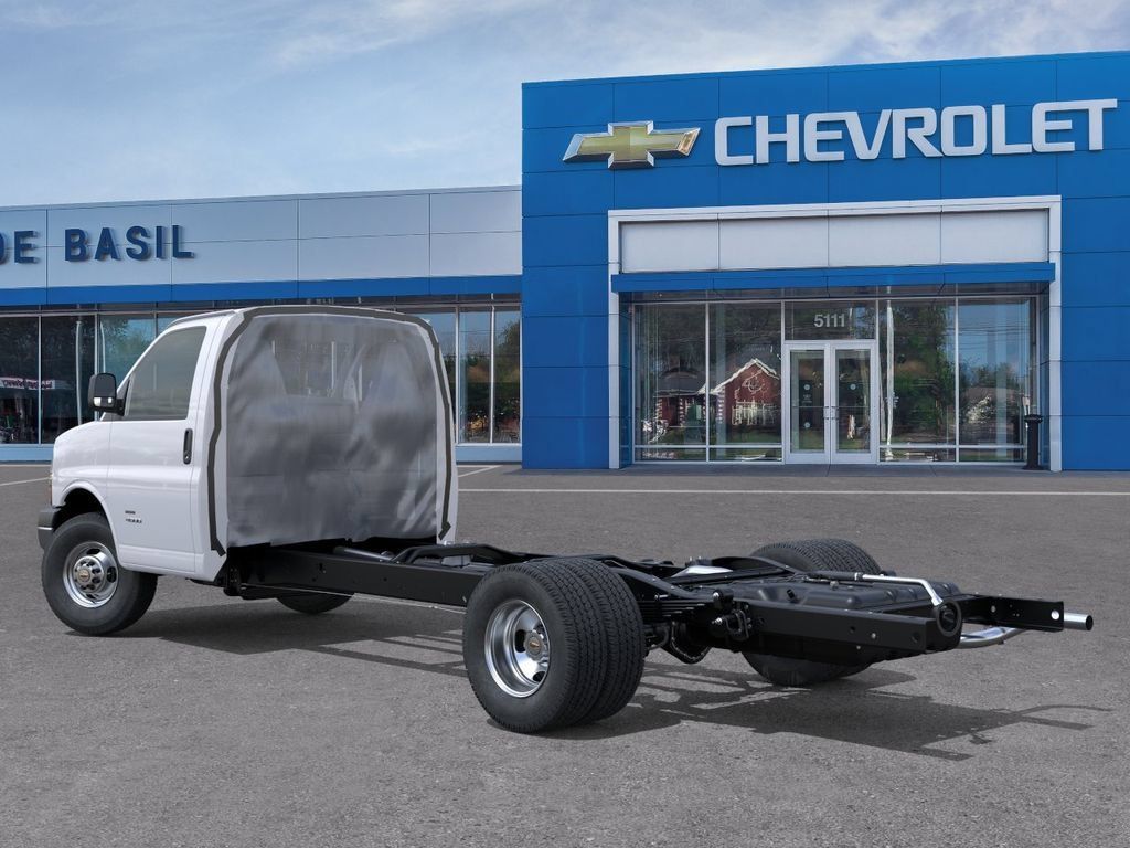 New 2026 Chevrolet Express 4500 w/ Power Convenience Package RWD image 3