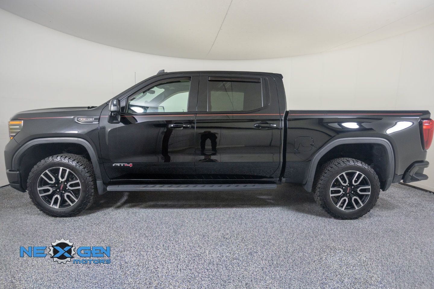 Used 2022 GMC Sierra 1500 AT4 w/ AT4 Premium Package AWD/4WD image 26