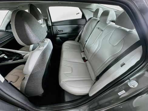 Used 2025 Hyundai Elantra Limited FWD image 28