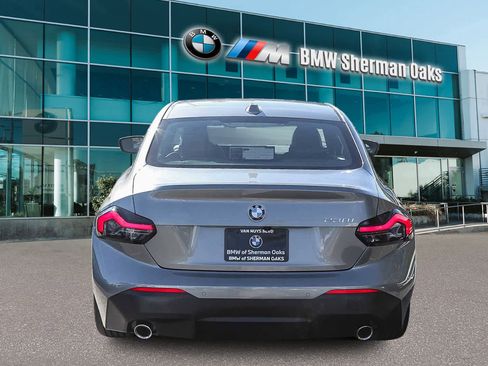 Used 2025 BMW 230i Coupe w/ Premium Package image 5