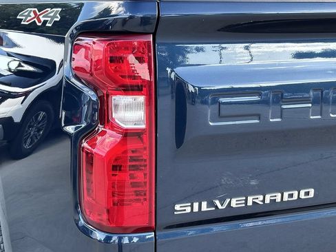 Used 2023 Chevrolet Silverado 1500 LT AWD/4WD image 7