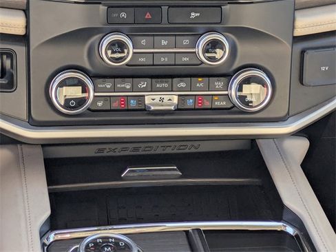 Used 2024 Ford Expedition Max Limited image 23
