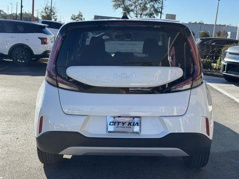 Certified 2023 Kia Soul LX image 4