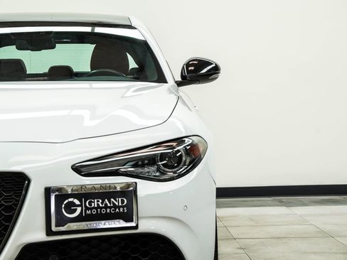 Used 2023 Alfa Romeo Giulia Veloce AWD/4WD image 4