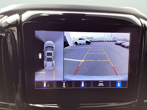 Used 2023 Chevrolet Traverse LT w/ LT Premium Package AWD/4WD image 34
