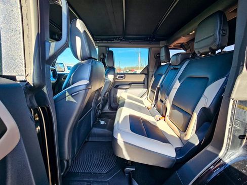 Used 2024 Ford Bronco Wildtrak image 30