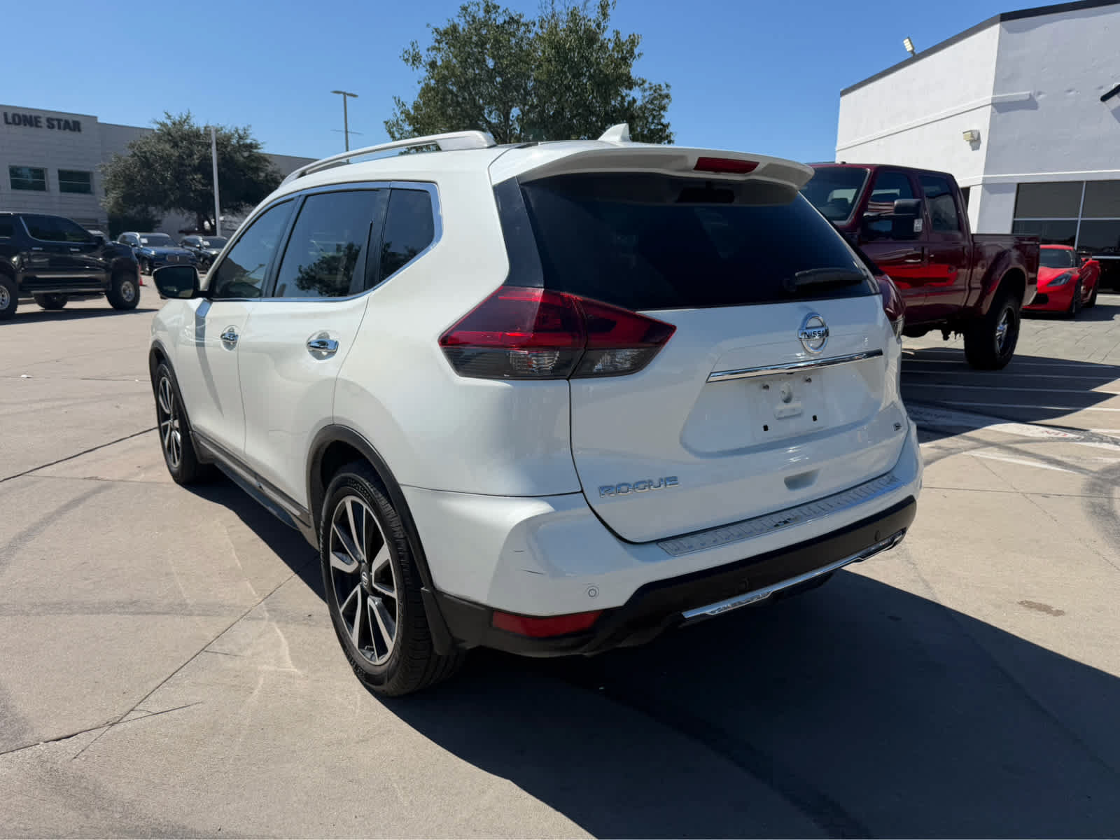 Used 2019 Nissan Rogue SL w/ Premium Package FWD image 2