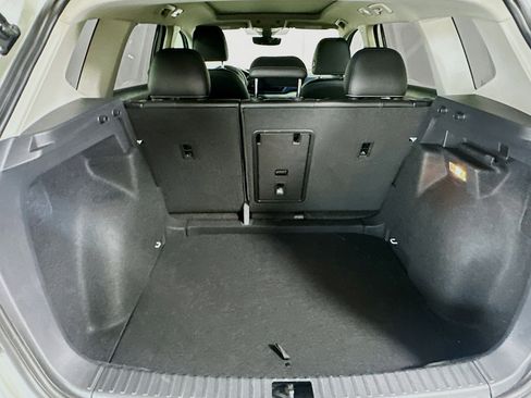 Used 2023 Volkswagen Taos SE w/ Panoramic Sunroof Package FWD image 26
