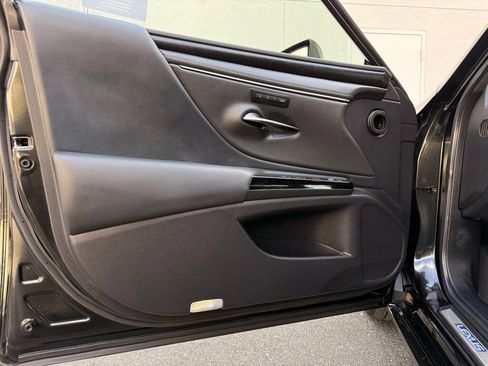 Certified 2025 Lexus ES 300h w/ Premium Package image 28