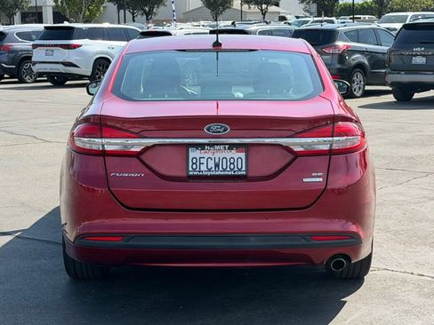 Used 2018 Ford Fusion SE w/ Fusion SE Technology Package FWD image 7