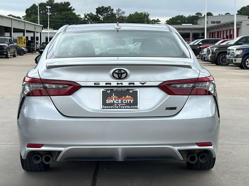 Used 2022 Toyota Camry XSE FWD image 4