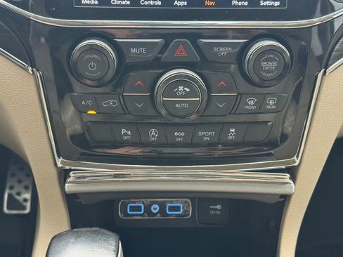 Used 2020 Jeep Grand Cherokee Limited image 17