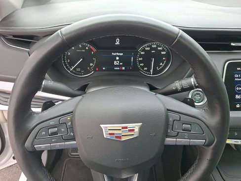 Used 2023 Cadillac XT4 Luxury w/ Cold Weather Package image 15