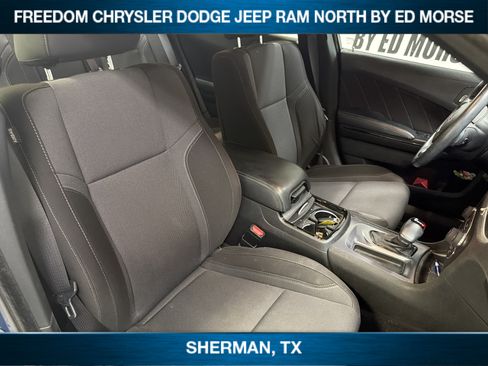 Used 2020 Dodge Charger SXT w/ Blacktop Package RWD image 9