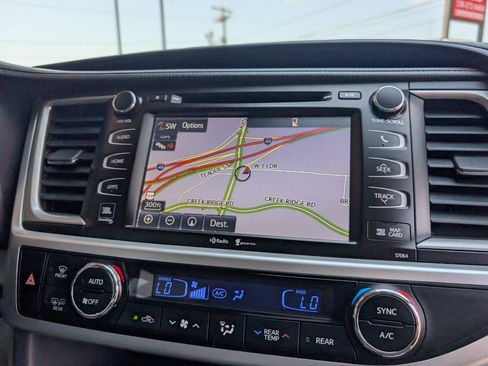 Used 2015 Toyota Highlander Limited FWD image 18