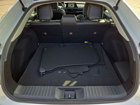 Used 2024 Toyota Prius XLE FWD image 30