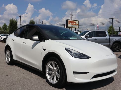 Used 2022 Tesla Model Y Long Range AWD/4WD image 5