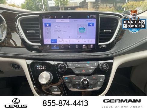 Used 2022 Chrysler Pacifica Limited FWD image 18