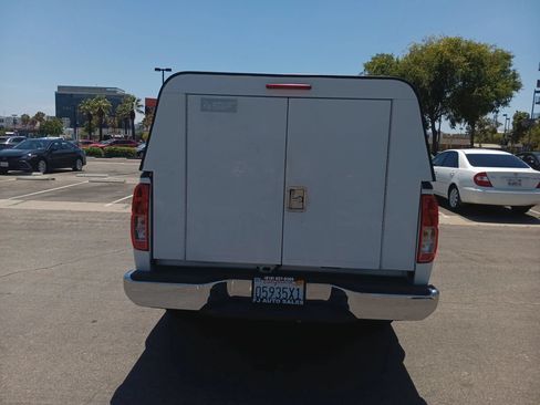 Used 2015 Nissan Frontier SV RWD image 7