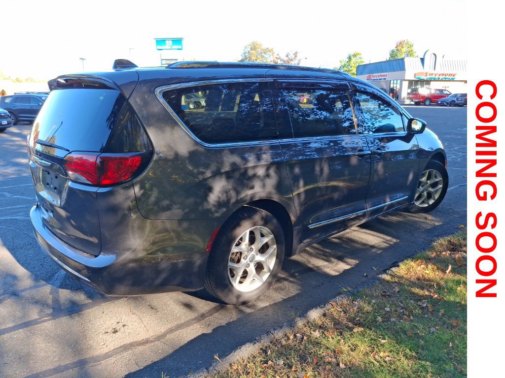 Used 2020 Chrysler Pacifica Touring-L FWD image 5