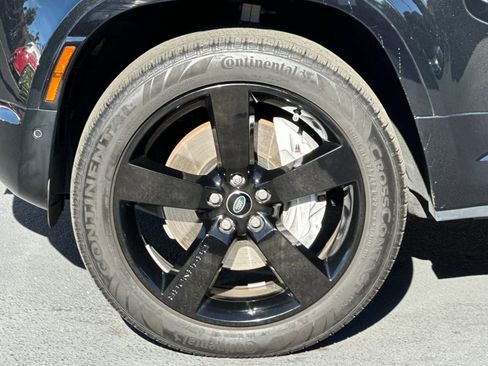 Used 2023 Land Rover Defender 130 X-Dynamic SE image 34