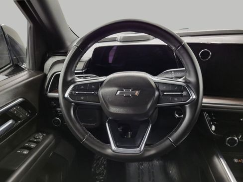 Used 2025 Chevrolet Suburban Z71 image 6