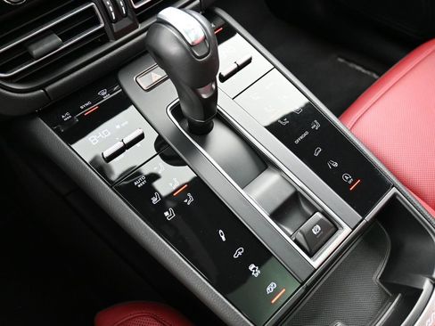 Certified 2023 Porsche Macan GTS image 22