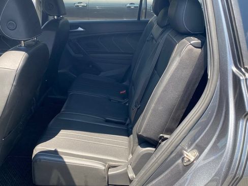 Used 2023 Volkswagen Tiguan SE w/ Panoramic Sunroof Package FWD image 8