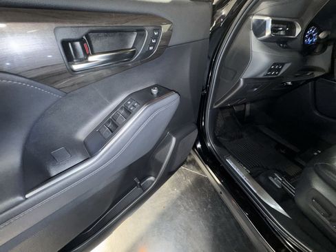 Used 2021 Toyota Highlander Platinum image 20