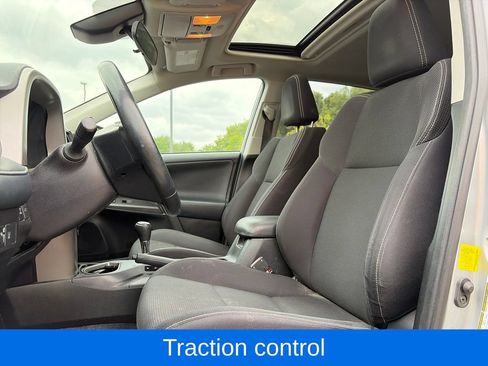 Used 2018 Toyota RAV4 XLE AWD/4WD image 16
