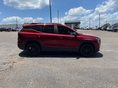 Used 2023 GMC Terrain SLE w/ Driver Convenience Package FWD image 7