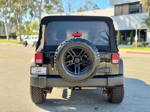 Used 2018 Jeep Wrangler Unlimited Sport S image 12