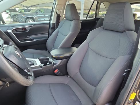 Used 2021 Toyota RAV4 LE AWD/4WD image 15