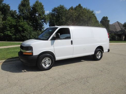 Used 2021 Chevrolet Express 2500 w/ Driver Convenience Package RWD image 20