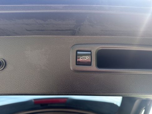 Used 2023 Toyota Highlander XLE FWD image 14