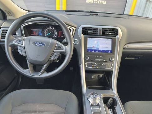 Used 2020 Ford Fusion SE image 12