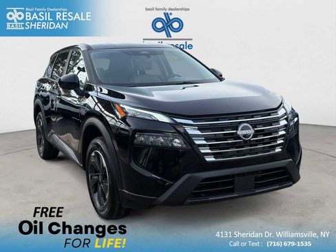 Used 2025 Nissan Rogue SV image 1